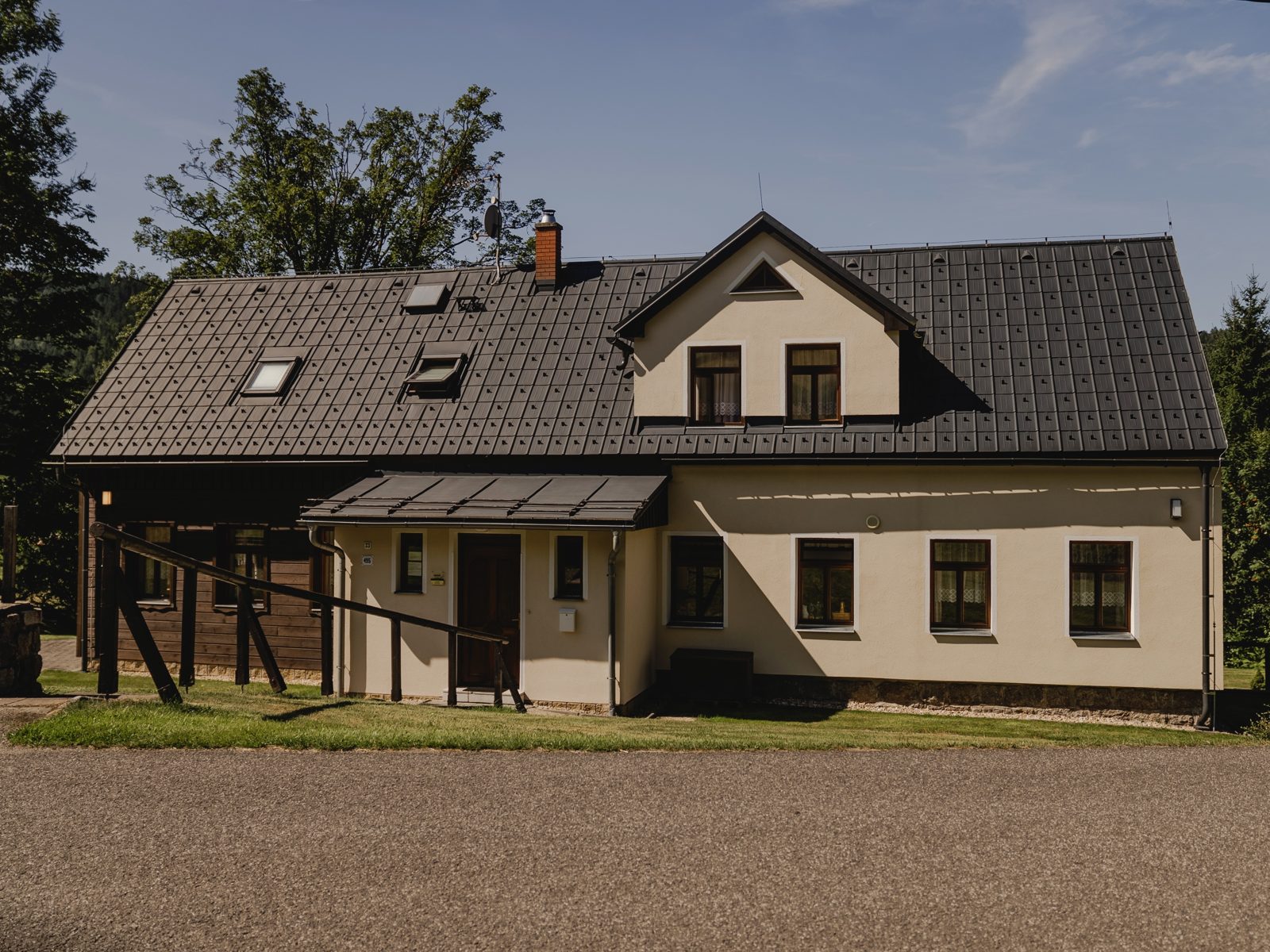 Přední pohled na penzion Ampra