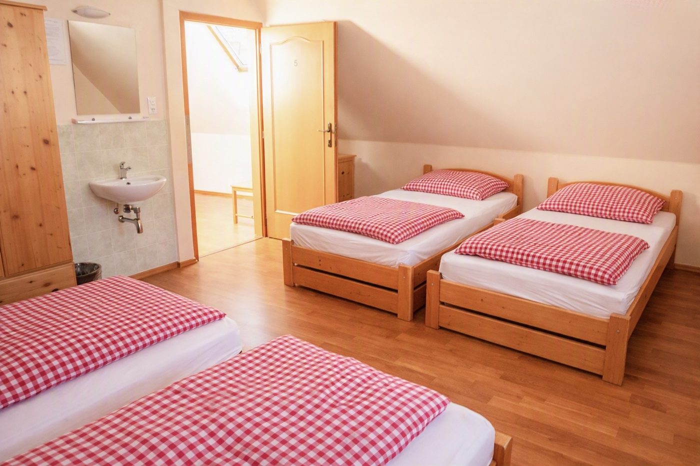 Pokoj 2 – čtyřlůžkový, podkroví